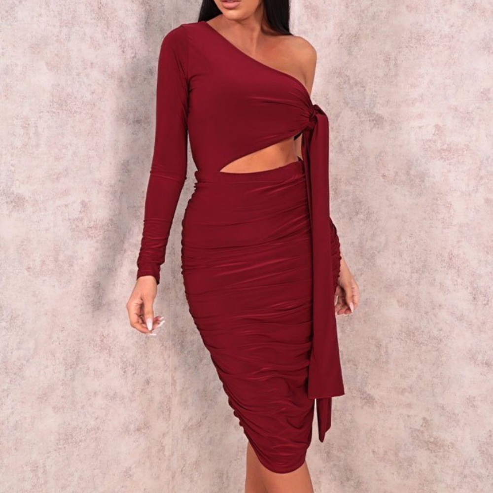 Sz S (US 2/4, EU 6) Femme Luxe Lola wine dress